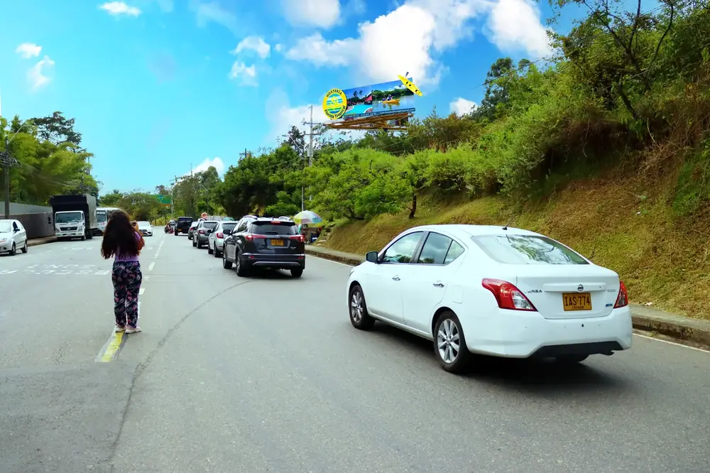 Valla publicitaria PAT-013B de Hercas en Vía Las Palmas