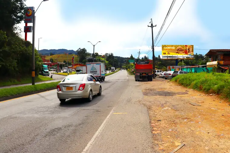 Valla publicitaria PRB-022A de Hercas en Autopista Medellín–Bogotá