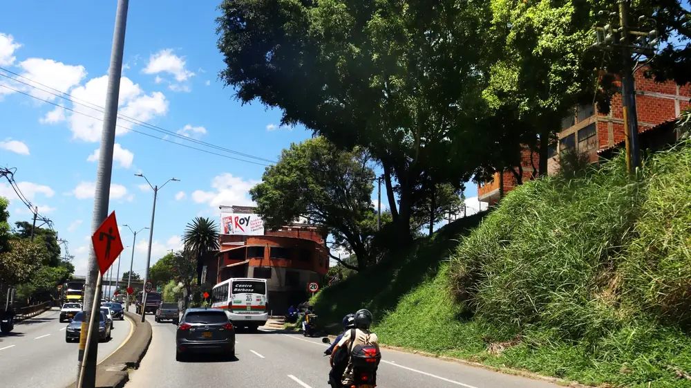 Valla publicitaria PRC-002 de Hercas en Autopista Norte